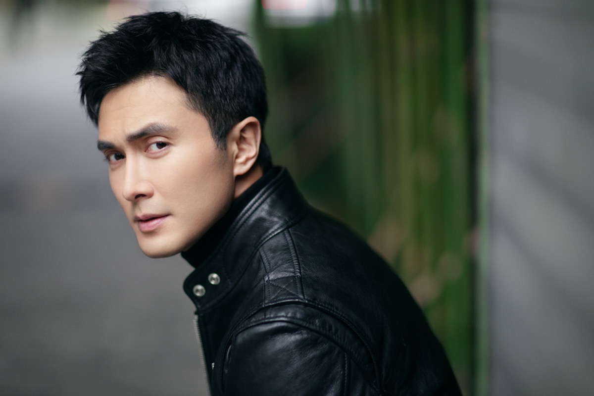 高伟光和热巴合作越来越默契,被导演嫌吻戏不够狂热