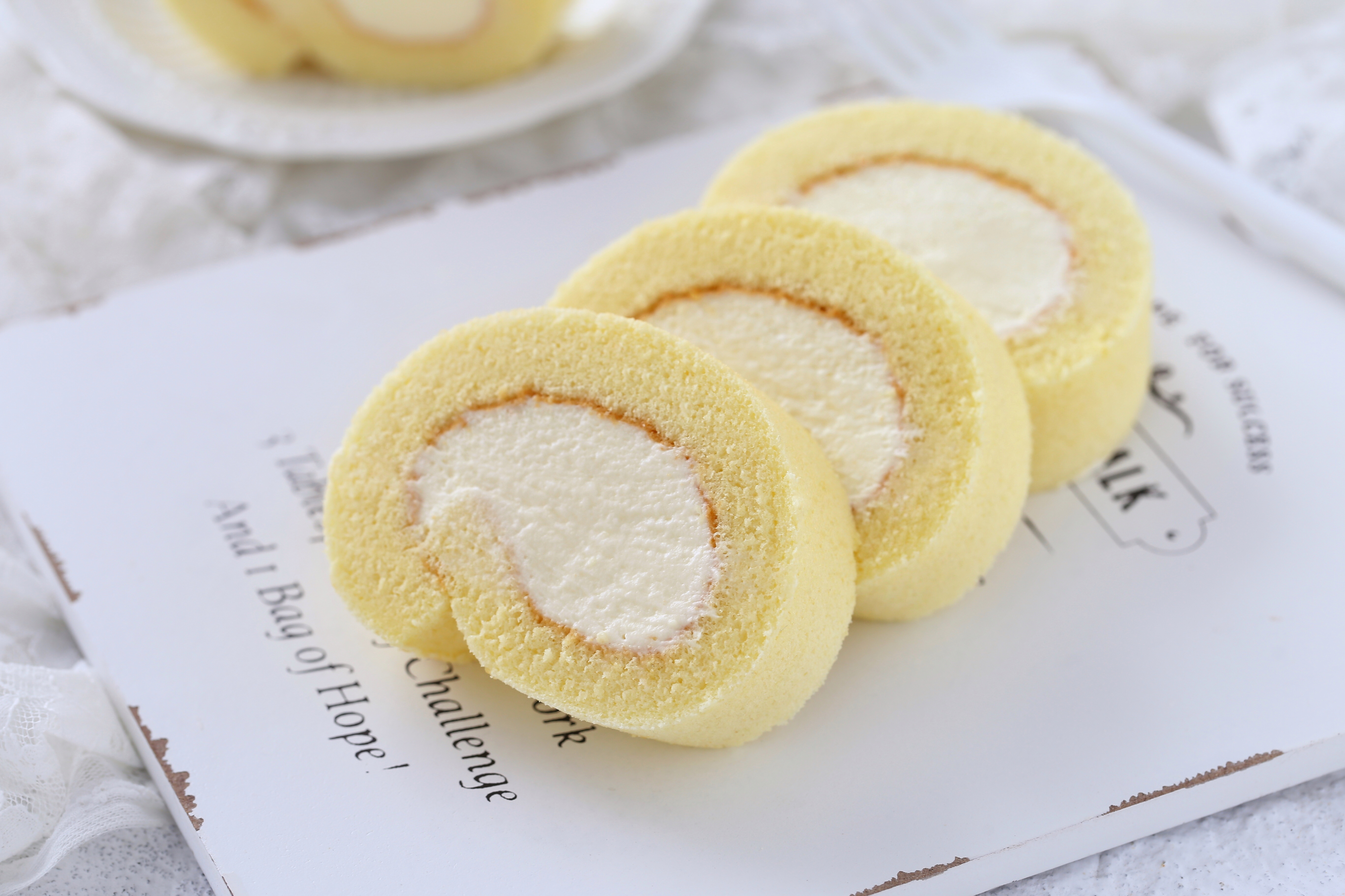 原味蛋糕卷:香甜的奶油是孩子的最爱,再加上细腻的蛋糕,美味无法抵挡!