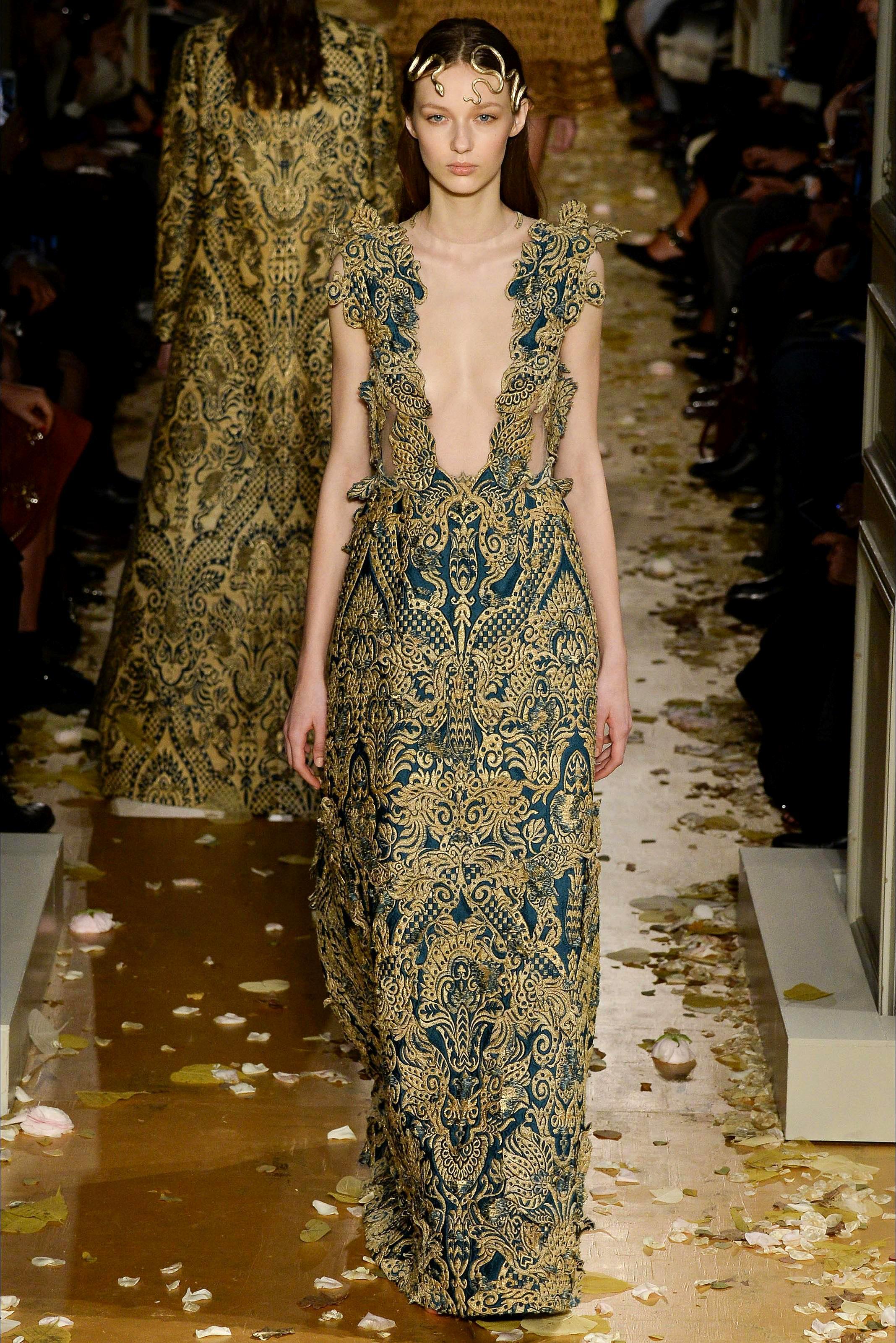 华伦天奴高定:每一件都又仙又美又浪漫,彻底被征服了!