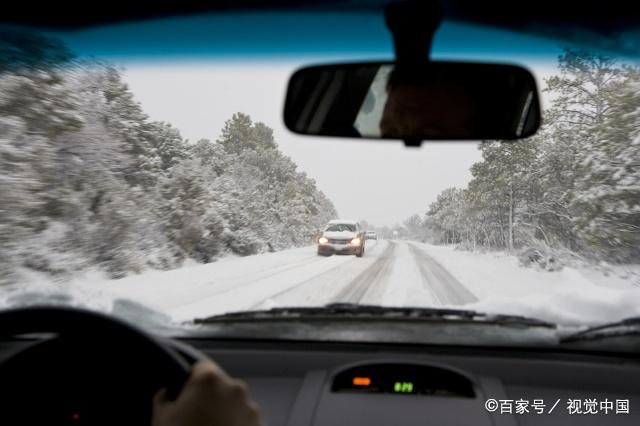 冬季开车需注意:雪景固然漂亮,机油增多有隐患,你热车了吗