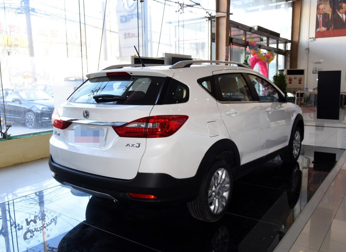 东风风神ax3造型非常新颖,当然也很有个性,车身上轮廓富有张力