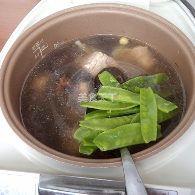 花菇排骨汤,营养全面又均衡的养生汤,味道鲜美,口感丰富