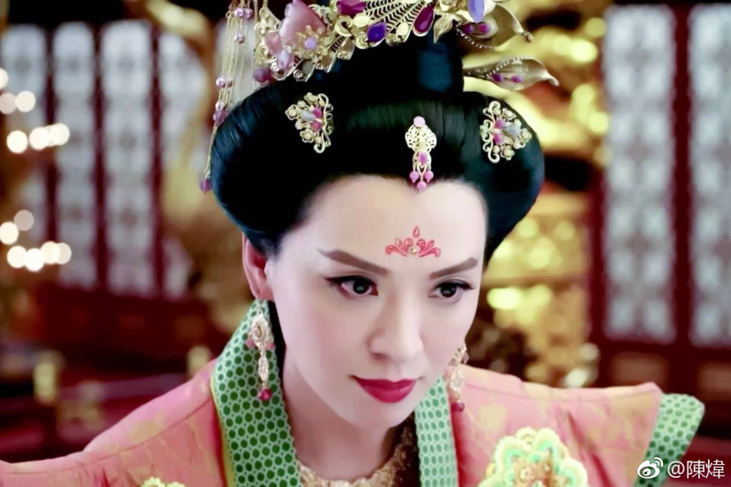 陈炜继续强人本色,助力天后成"多功能老婆"