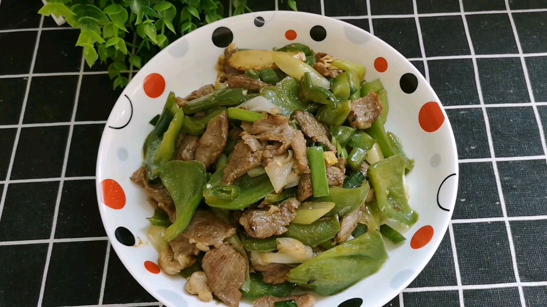 羊肉加上它,做出来好吃极了,不小心又吃了一大碗饭