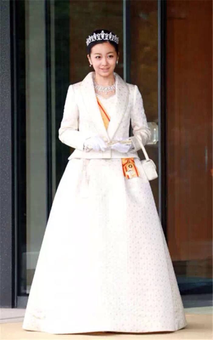 日本公主出嫁变平民,日本皇室礼服知多少!