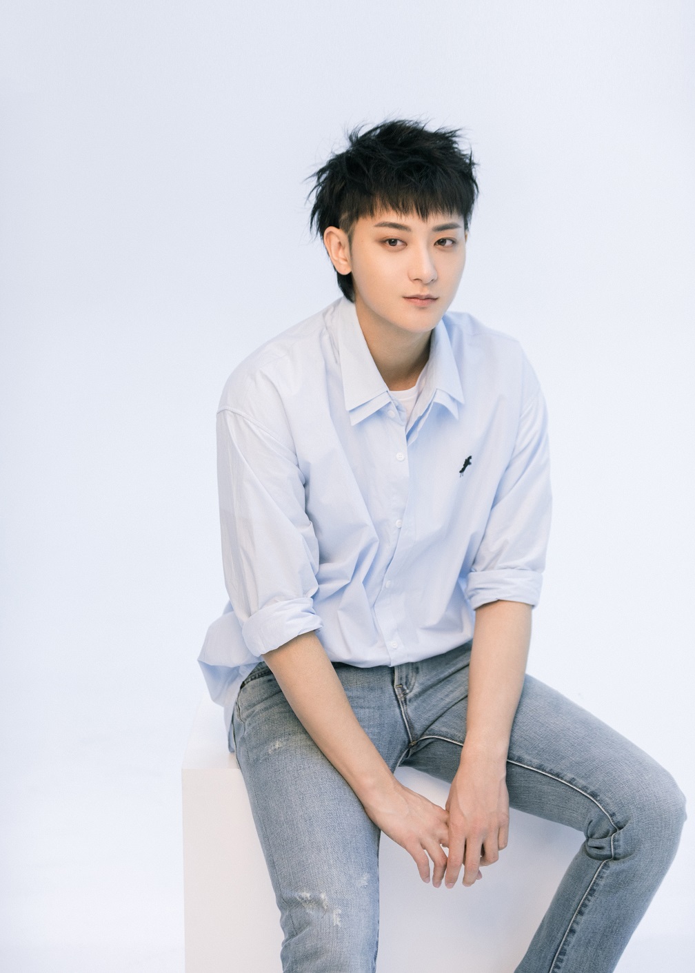 "变装"黄子韬:从妖娆"少女心"到清爽"老爷们"