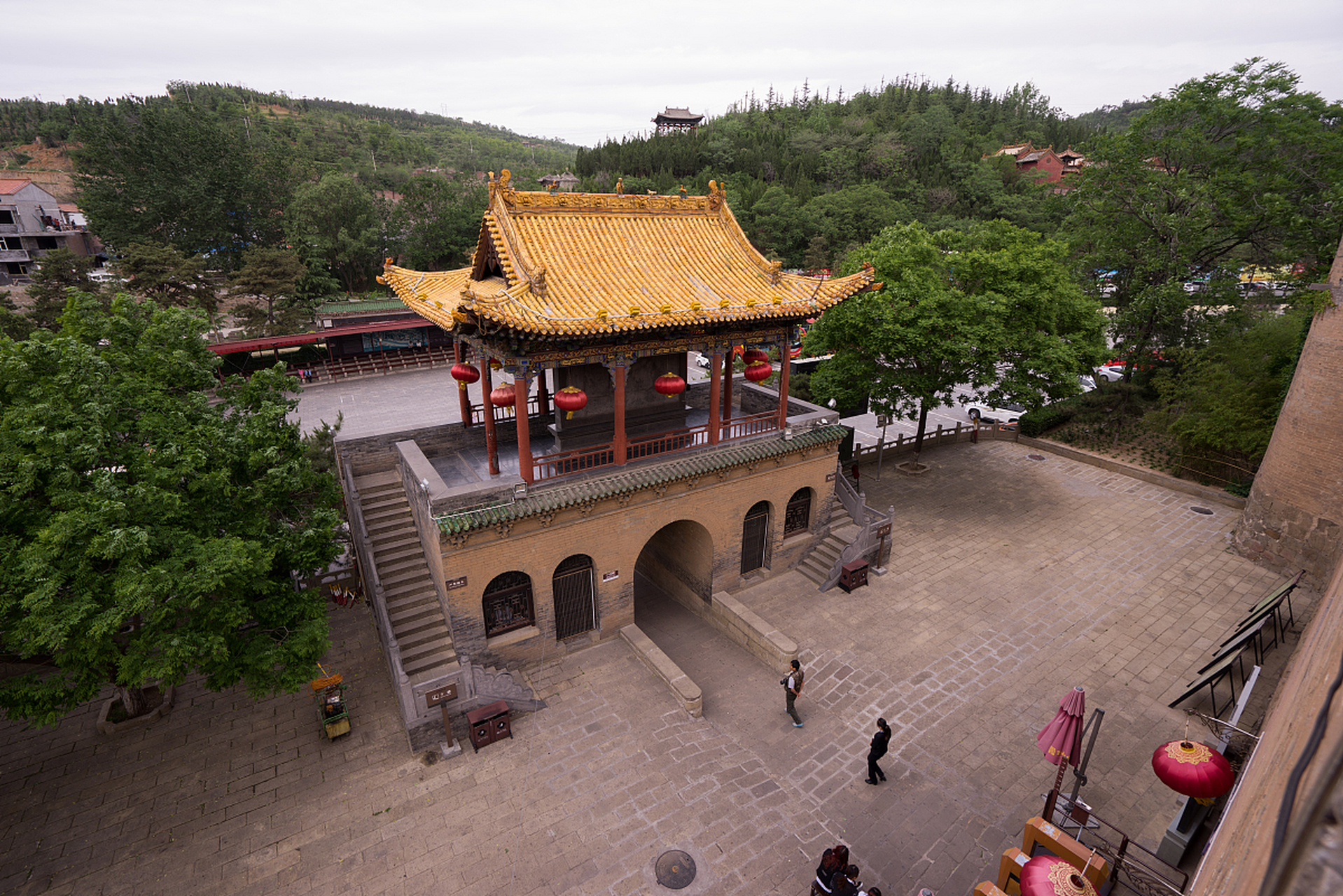 运城,位于山西省南部,是一座历史悠久的城市,拥有丰富的旅游资源和