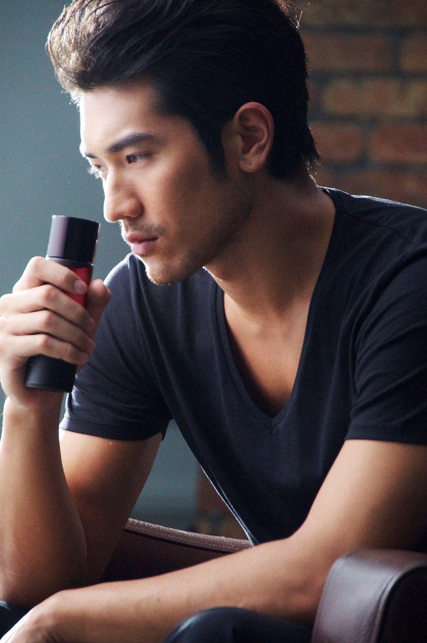 发现美好时光# 高以翔,秦岚主演的《怪你过分美丽》爱奇艺已经在丈烫