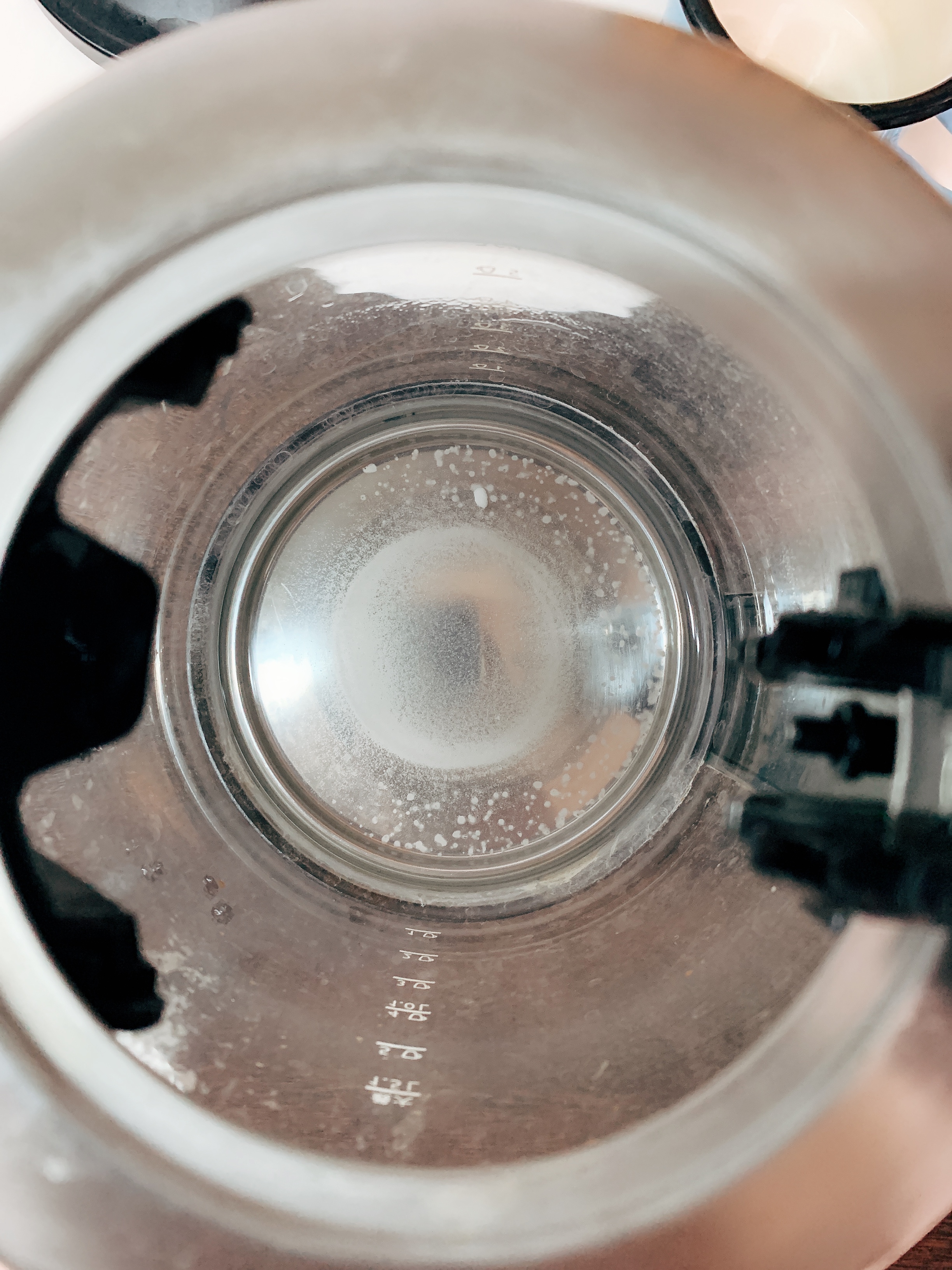经济实用的家中热水壶水垢清洁
