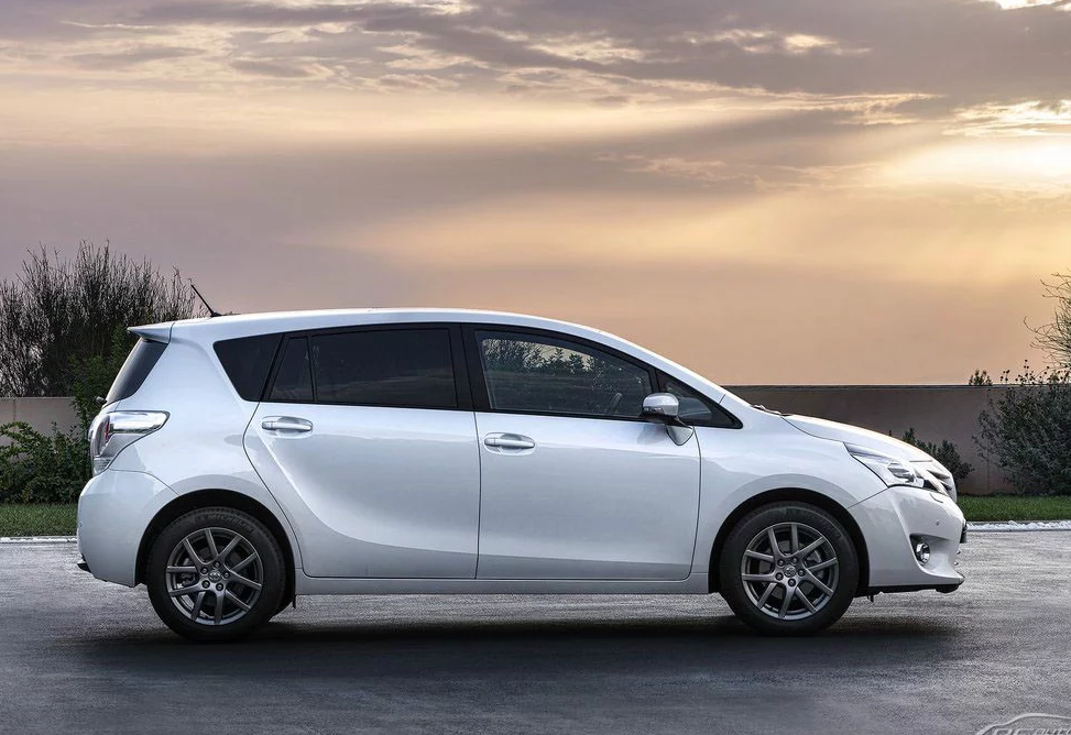 解读一款丰田verso基本型的外观之美 科技感很强