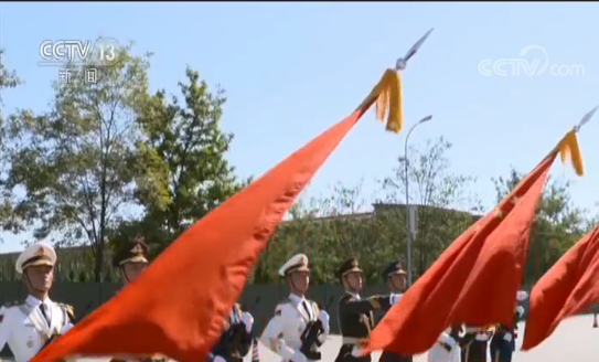 阅兵训练场丨擎旗手:对正标齐 引领方向