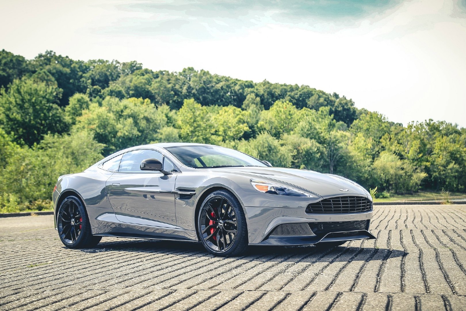 个人认为最帅的阿斯顿马丁车型,水泥灰vanquish!