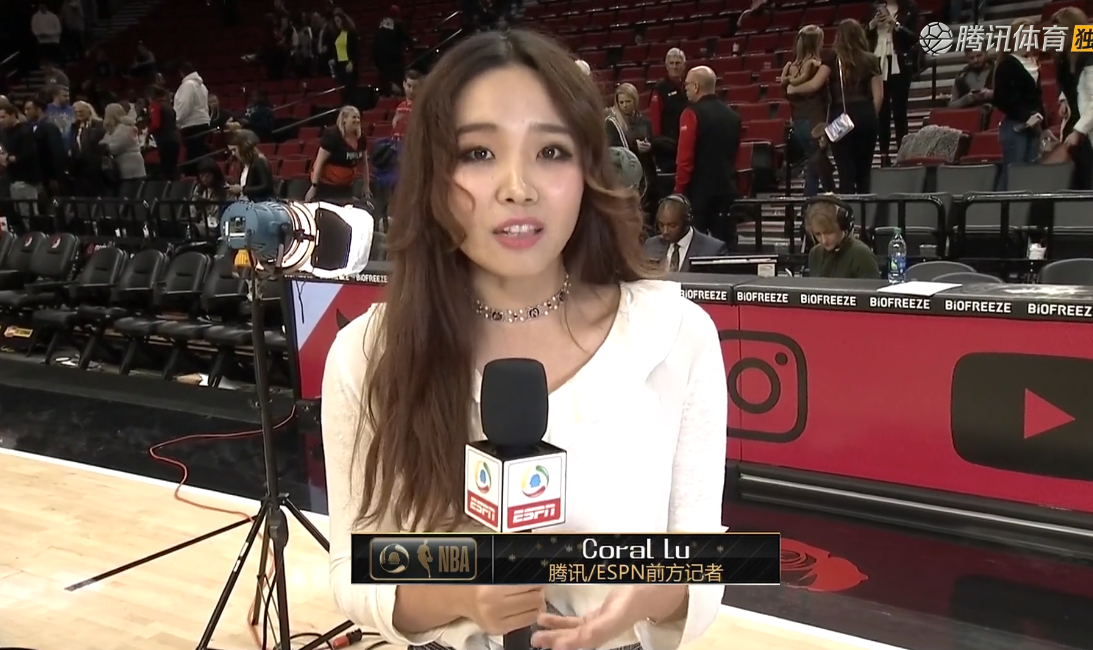 原来烤肉姐这么好看,被她的侧颜惊艳到了,不愧是利拉德的干妹妹