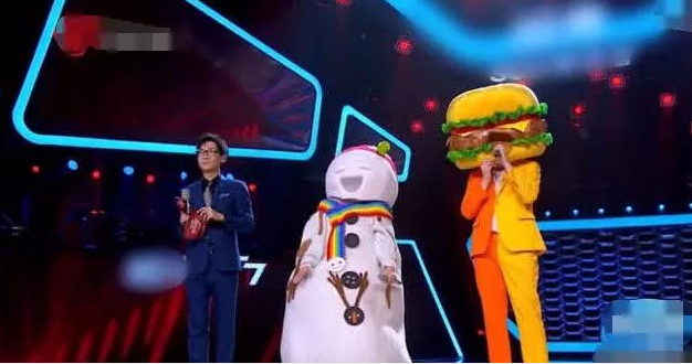 蒙面唱将:再次迎来小鲜肉偶像,侯佩岑羞红脸,网友:你再夸张点