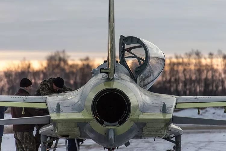 外形科幻的前掠翼教练机,却是民企半路出家的作品?