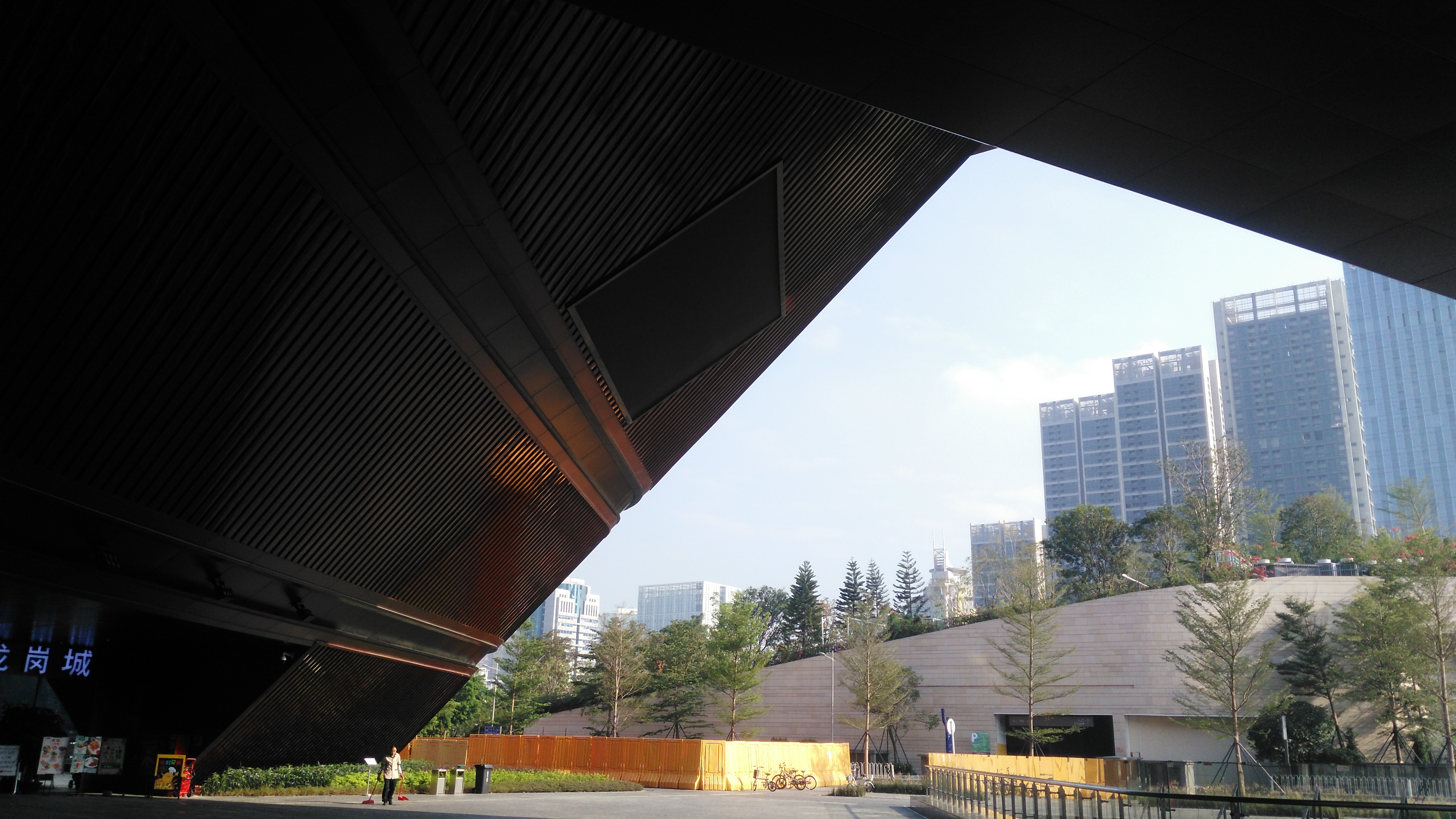 深圳红立方外拍,从外面看看这座内含"三馆一城"的立体式建筑