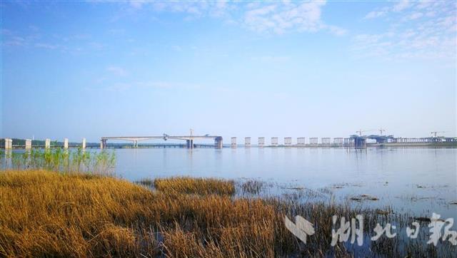 府河特大桥中跨合龙 武汉市北四环最难工程获突破