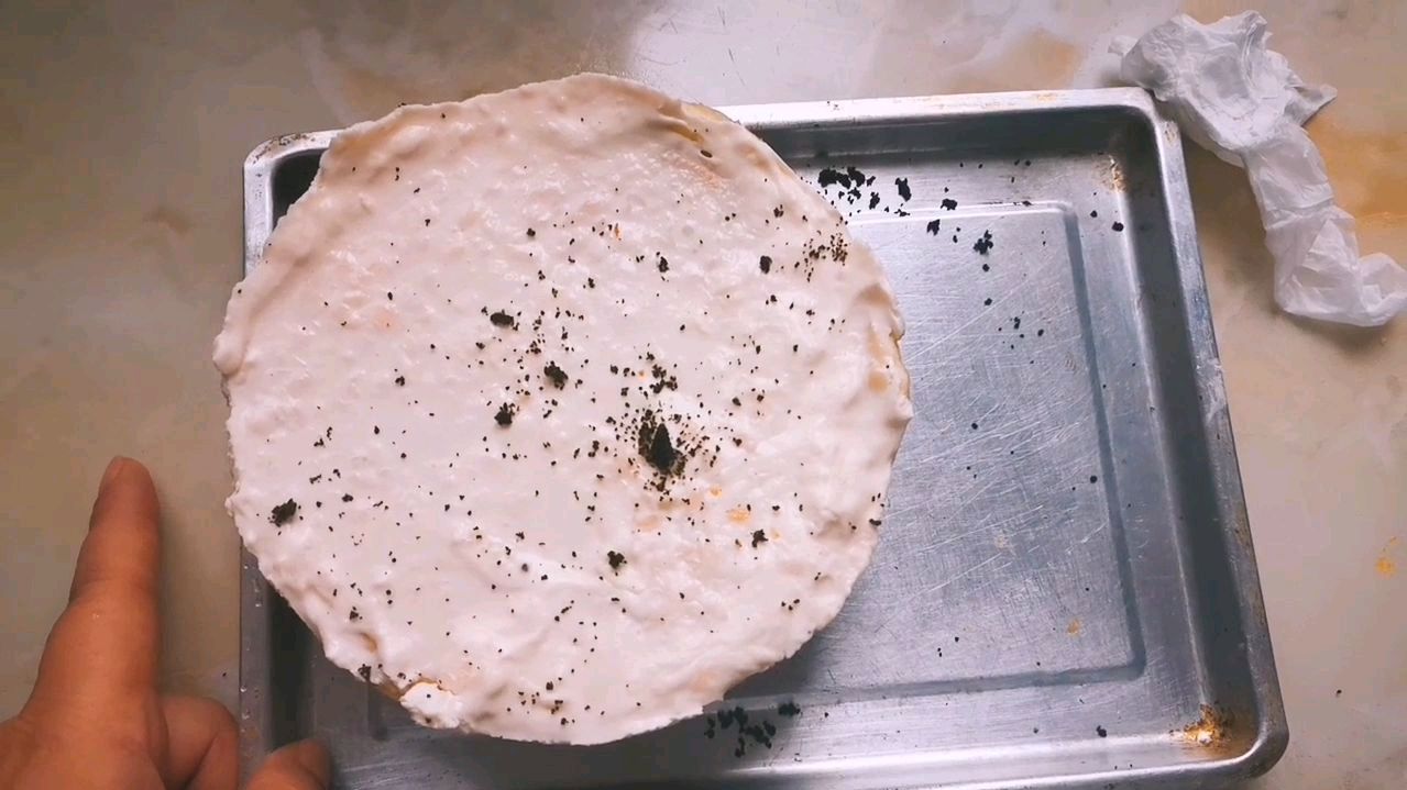 在家自己做六寸奶油慕斯蛋糕,一整个吃着很过瘾