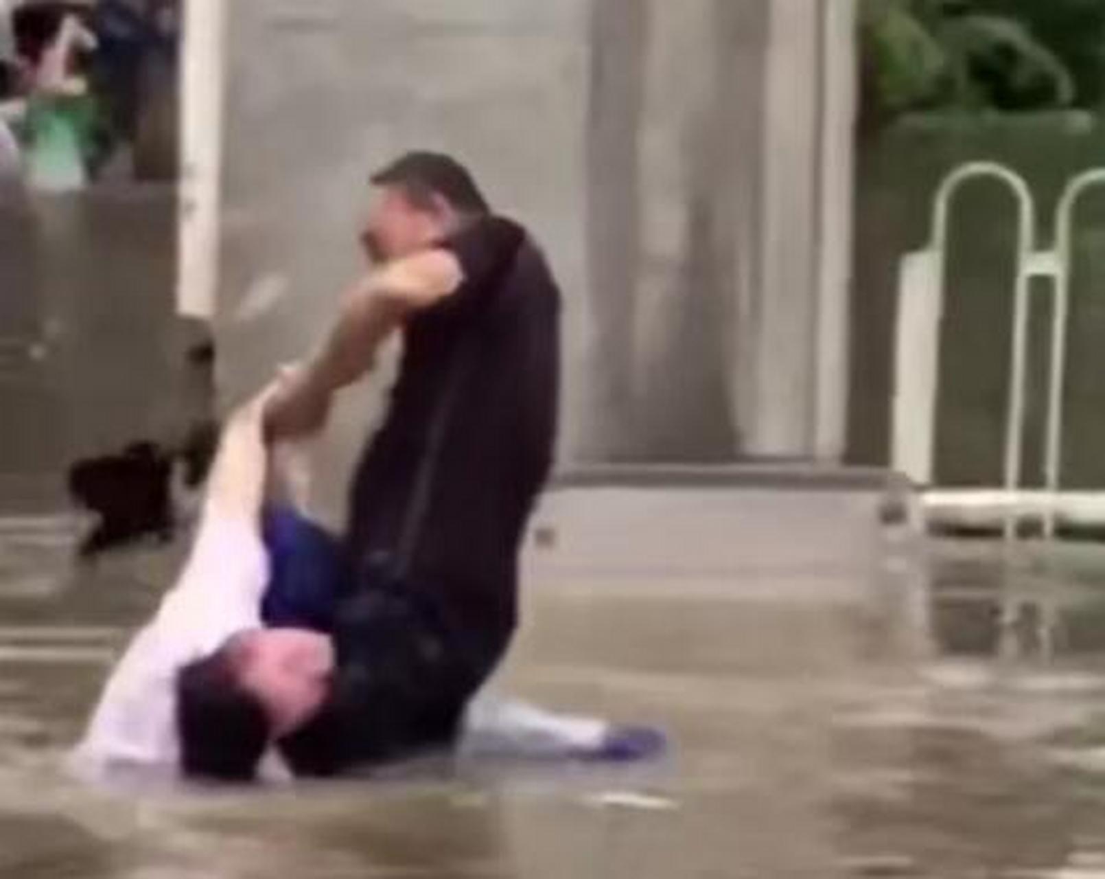 【广州大雨中17岁学生触电身亡:尸检结果仍未出】6月8日下午5点左右