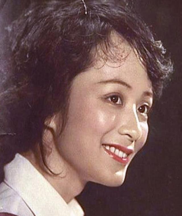 歌唱家谢莉斯:80年代风靡全国,50岁患脑梗,67岁女儿去世