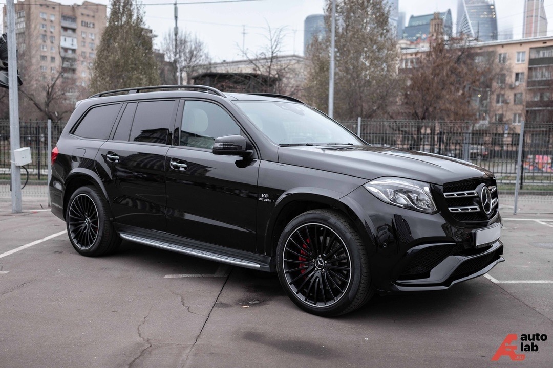 奔驰gls 63 amg,5.5排量v8发动机的大家伙