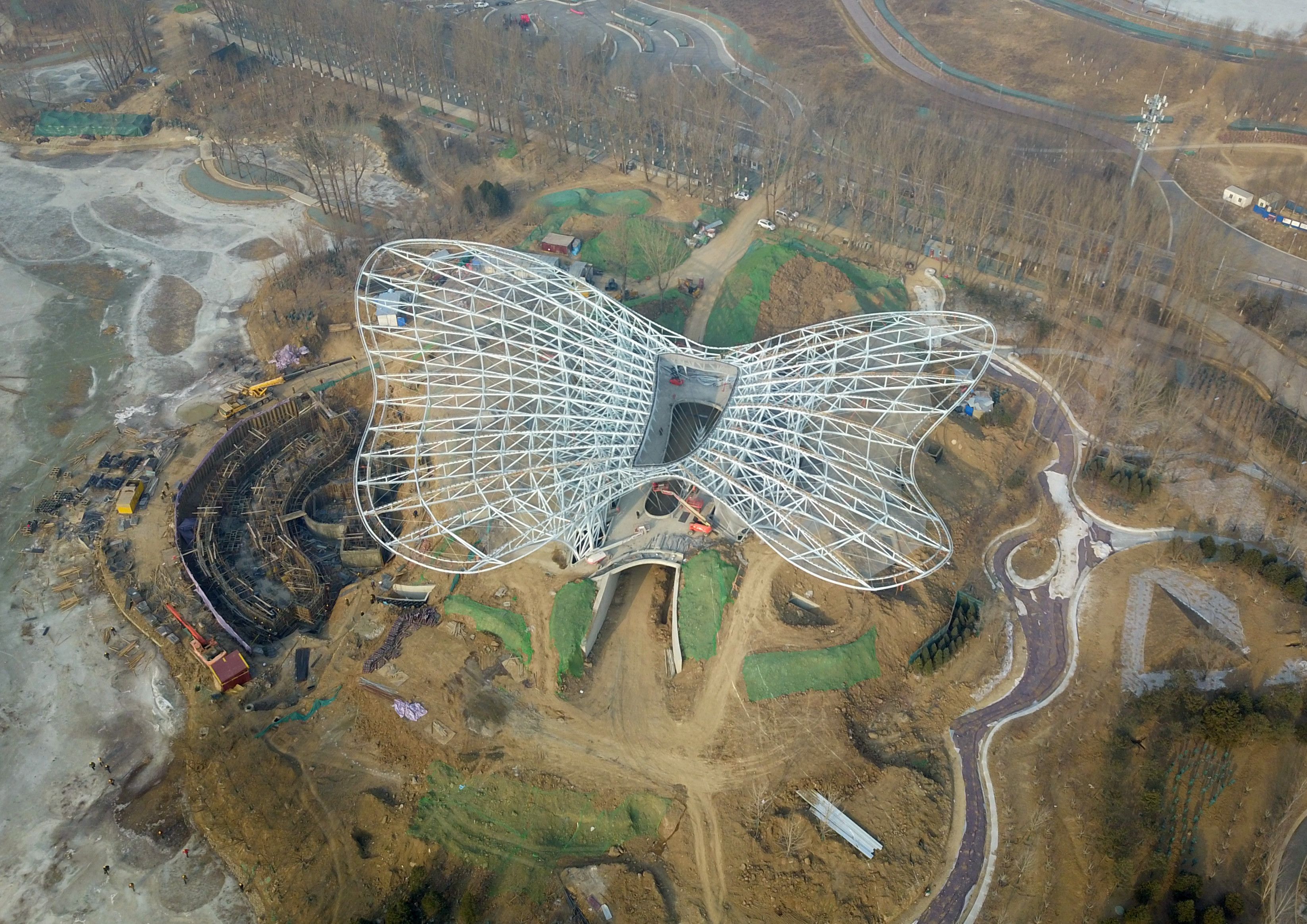 昨起进入100天倒计时,北京世园会主体场馆开始布展