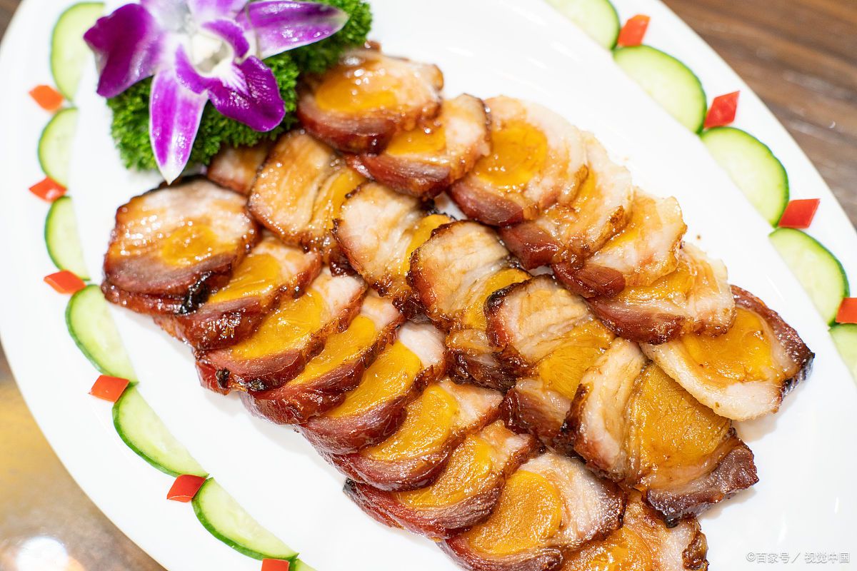 尝一尝广东的脆皮烧肉,满足你的味蕾!