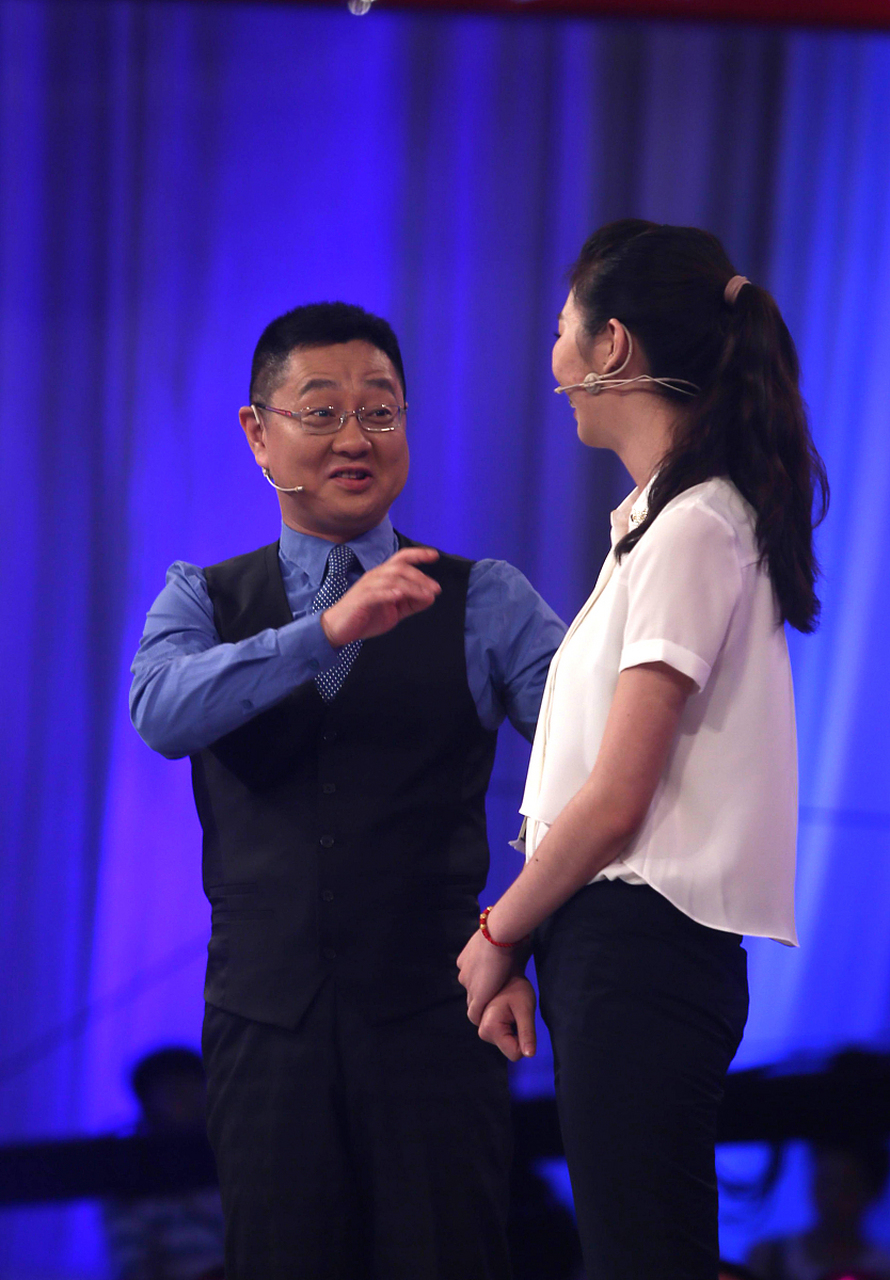 人物关系描写清楚  在某脱口秀节目中,李诞吐槽主持人张绍刚,指责他