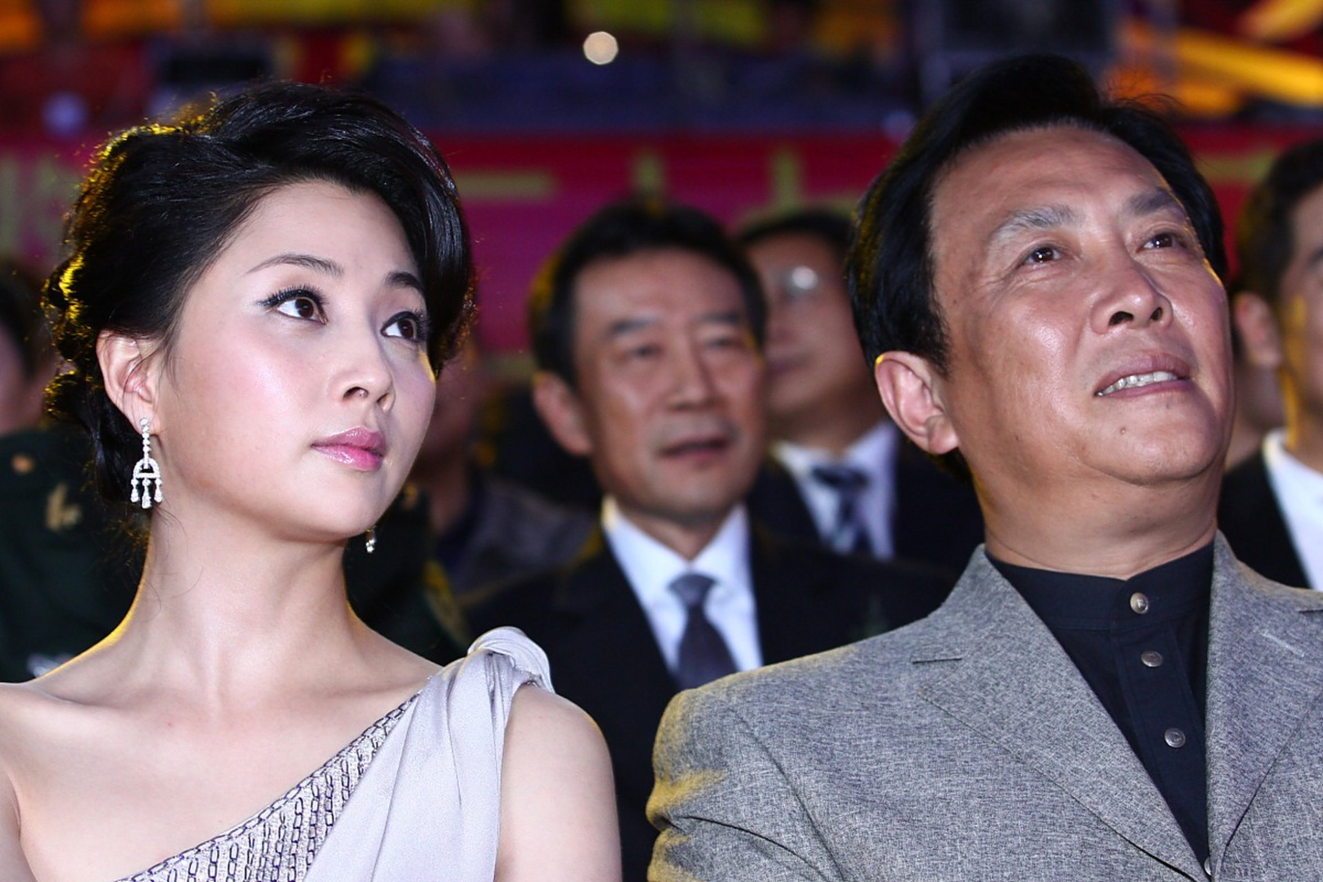 近日,演员殷桃被拍到与演员赵达以及母亲一同现身餐厅吃饭,还被偶遇和