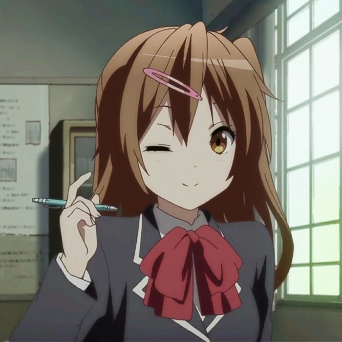 身边有着一群"中二病"的朋友,但是她却不是一个"中二病"患者