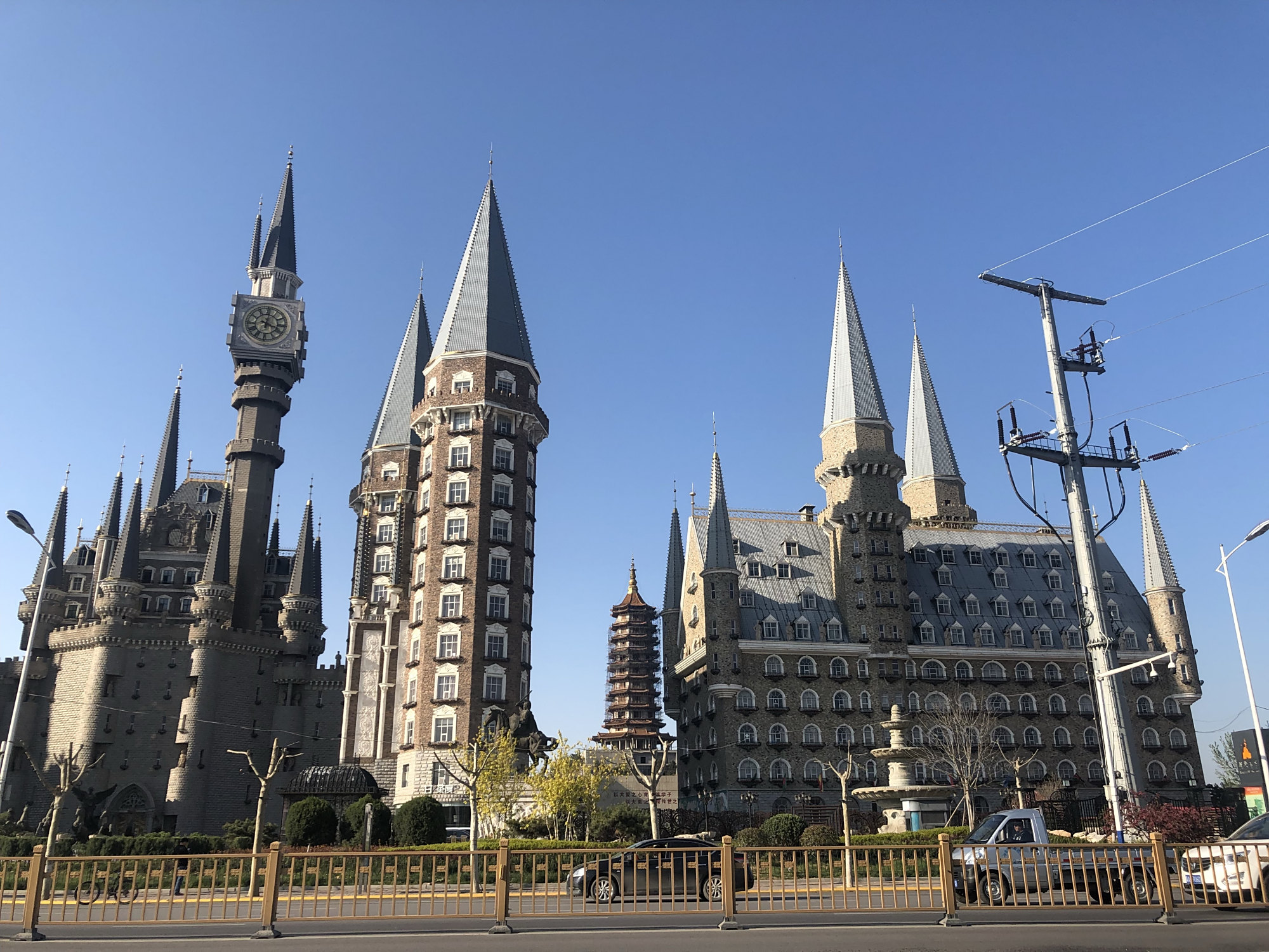 河北新乐:一座城堡吸引若干人