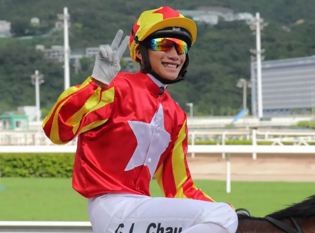 中国香港本土骑师周俊乐香港赛马处子战2冠1季1殿一鸣惊人