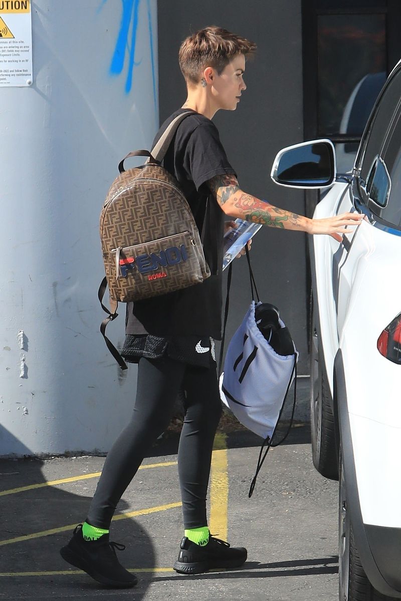 当地时间2019年4月17日,美国加州,鲁比·洛斯(ruby rose)街拍.