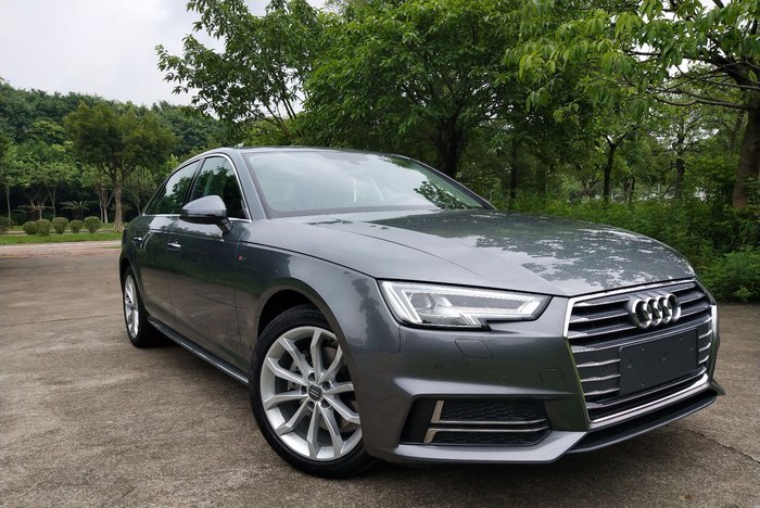 奥迪a4l外观霸气,性能完美,速来观赏