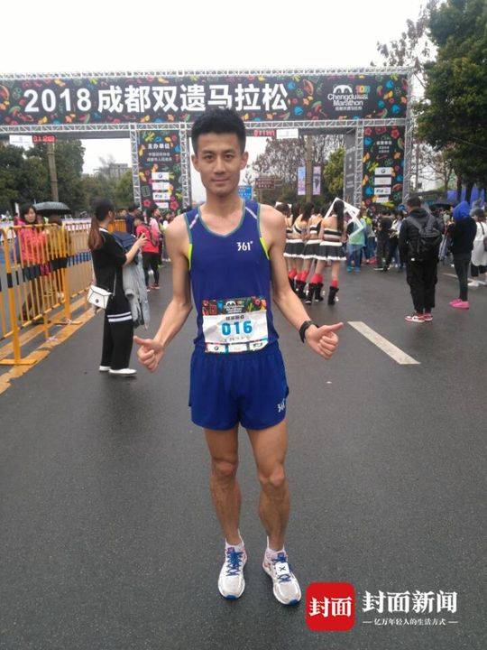 成都双遗马拉松半马冠军诞生!内蒙古专业跑者关思杨率先冲过终点线
