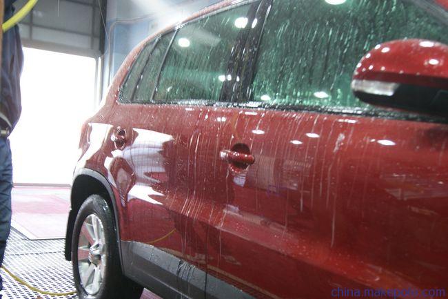 水蜡洗车与普通洗车,车主为什么更倾向于前者,听听洗车工的自述