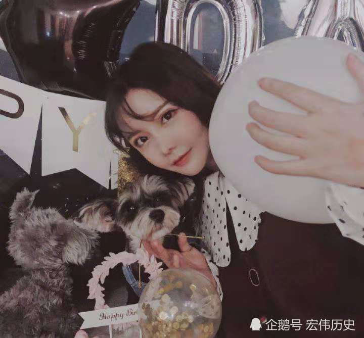 网红韩安冉与前男友又撕了,发长文揭露男方,网友:狗皮膏药!