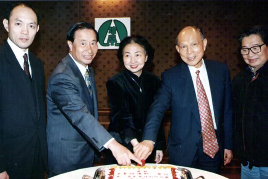 传奇人物霍英东:爱港爱国,靠贩卖军火起家,成为香港地产大亨