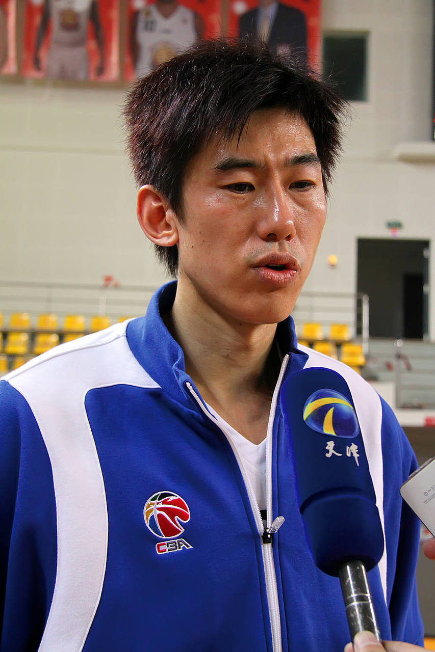 然而今天我们来聊聊退役仪式上球迷高喊前女友名字的张楠!