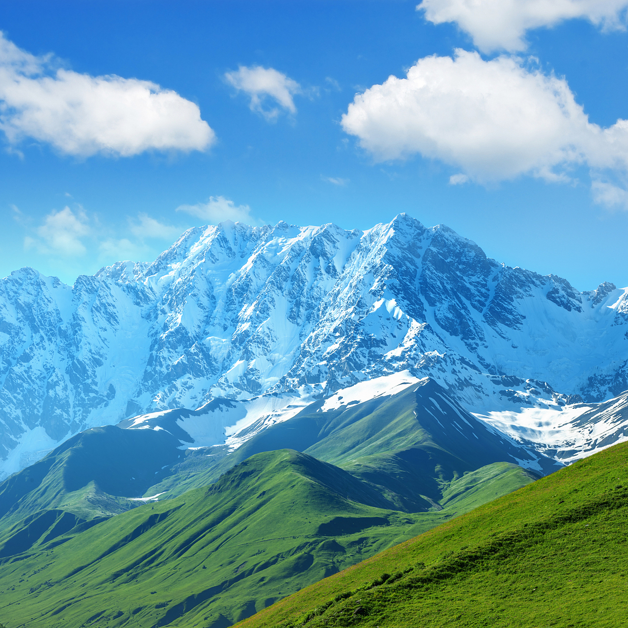 天山是亚洲中部地区的一条大山脉,东西横贯横跨中国,哈萨克斯坦