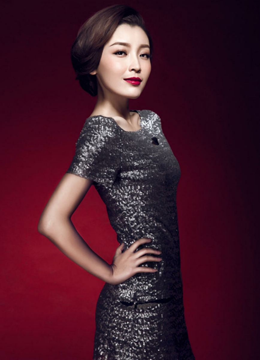 人像摄影:女人味十足的美女 芬芳宜人气质佳