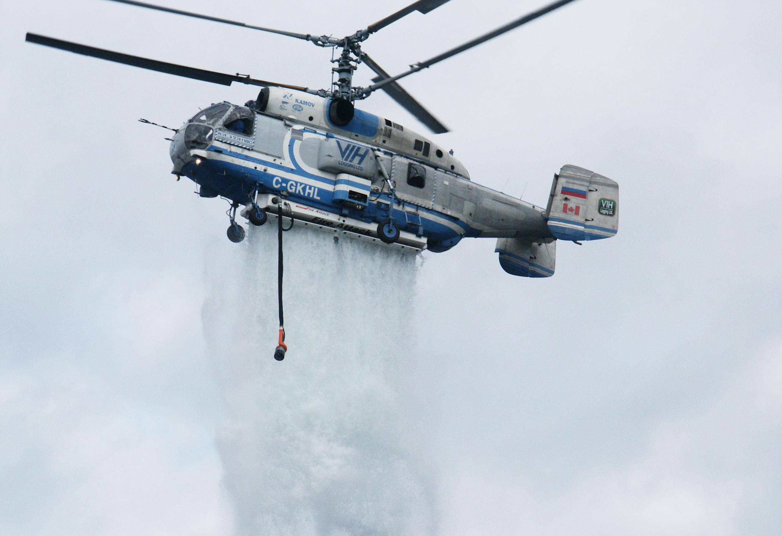 2亿一架的卡-32投入四川灭火战斗