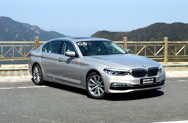 飞驰的混动绅士 赛道试驾全新bmw 530le