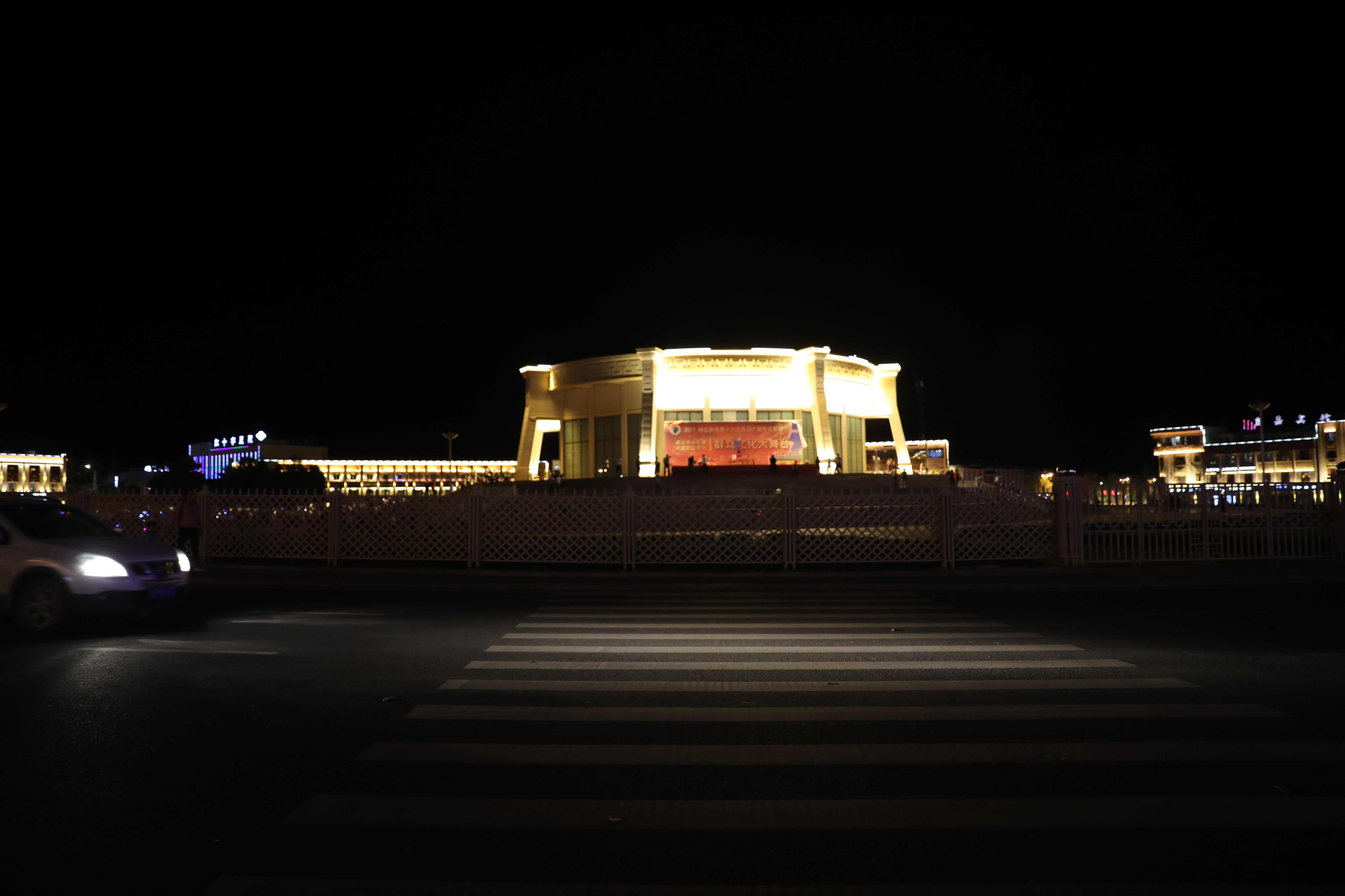 夜游世界最大规模的特克斯八卦城