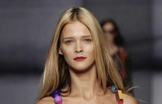 维密超模"卡神","惊世一脱"成为经典,气场自信圈粉无数