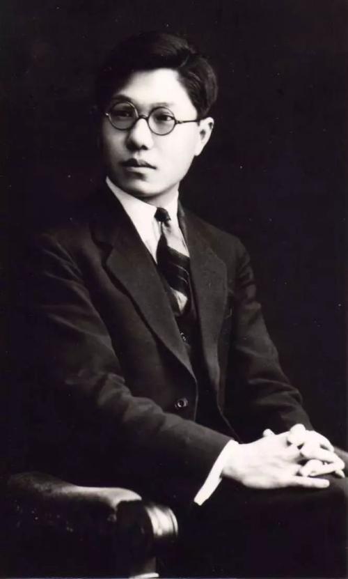 北岛为何对老诗人艾青充满怨气?你看艾青当年做了多过分的事