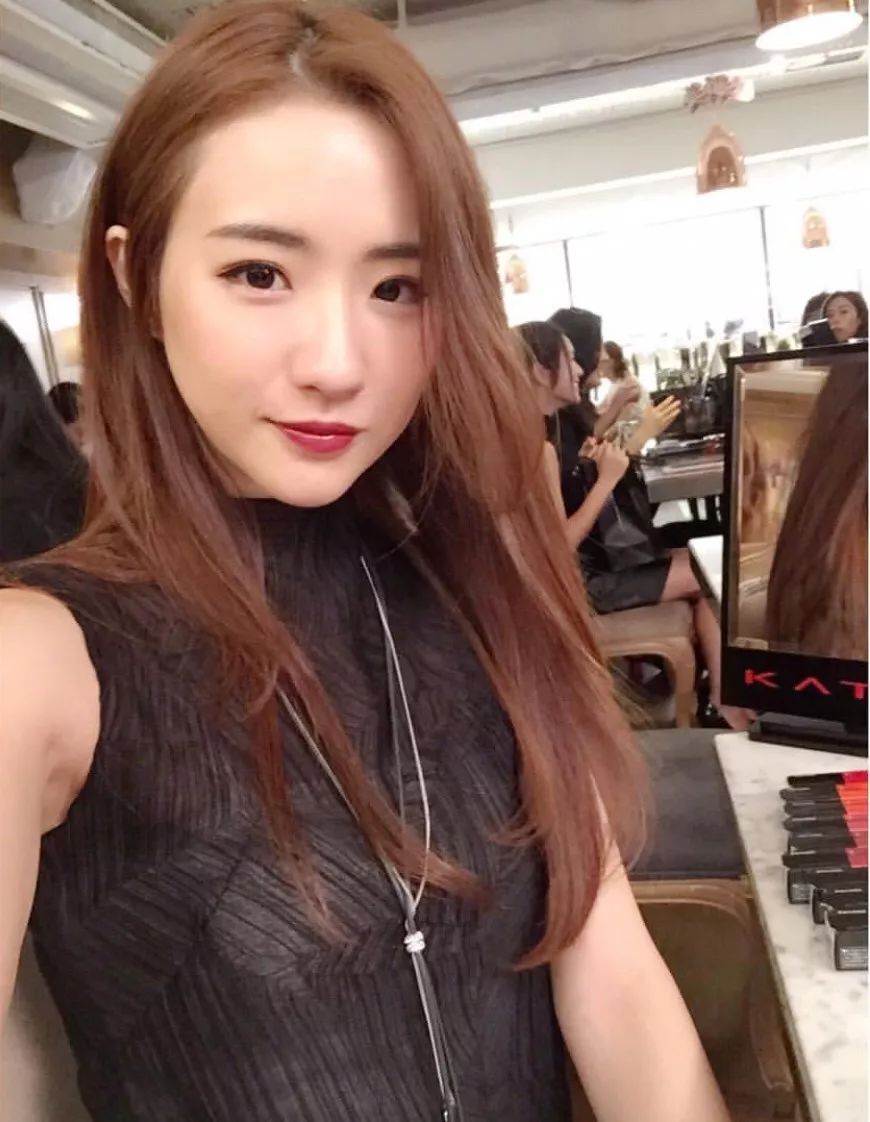 33岁女星患多齿症自小被遗弃 拼搏多年获乐坛大奖终熬出头