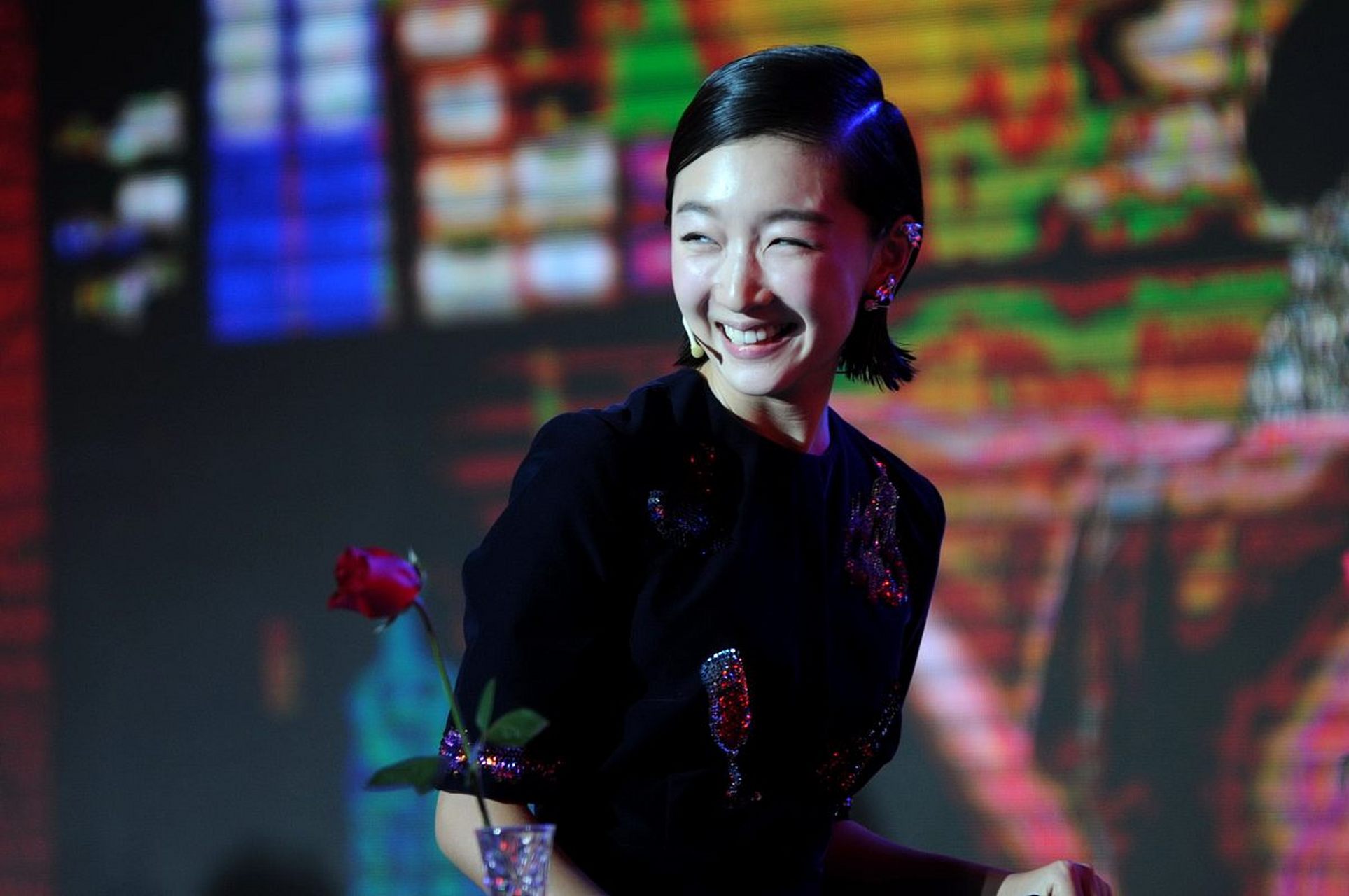 周冬雨的笑容,算不算是有感染力?