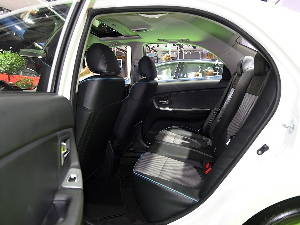 华骐300e,整体风格极具力量感,非常的具有吸引力