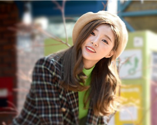 韩国首尔,女团hello venus成员李序英出席音乐剧《爱在雨中》访谈会 .